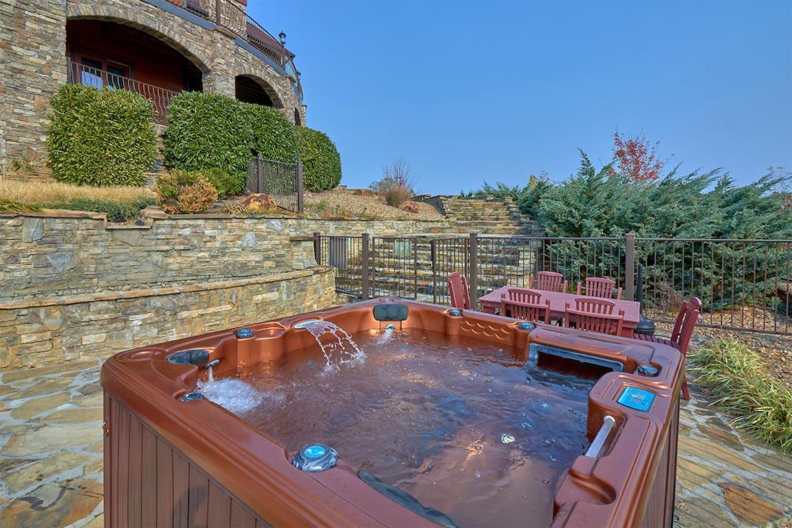 Journey'S End, 5 Bedrooms, Sleeps 12, Private Outdoor Pool, Theater, Sauna Sevierville Kültér fotó