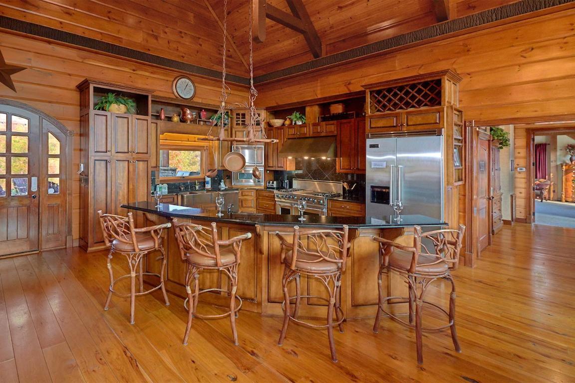 Journey'S End, 5 Bedrooms, Sleeps 12, Private Outdoor Pool, Theater, Sauna Sevierville Kültér fotó